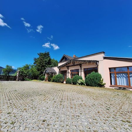 Vila Fenix B&B Ruzomberok Esterno foto