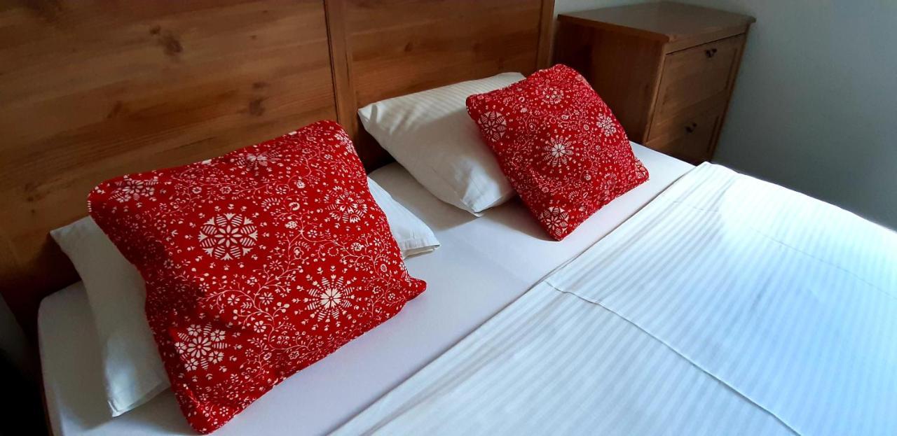 Vila Fenix B&B Ruzomberok Esterno foto
