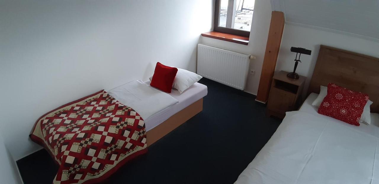 Vila Fenix B&B Ruzomberok Esterno foto