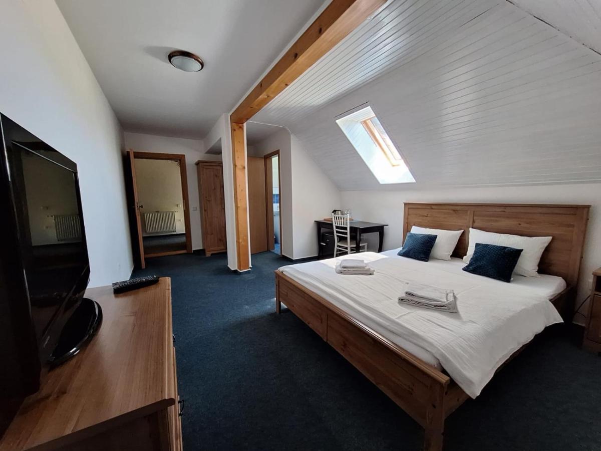 Vila Fenix B&B Ruzomberok Esterno foto