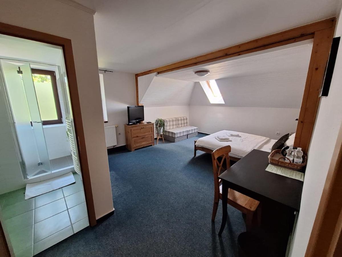 Vila Fenix B&B Ruzomberok Esterno foto